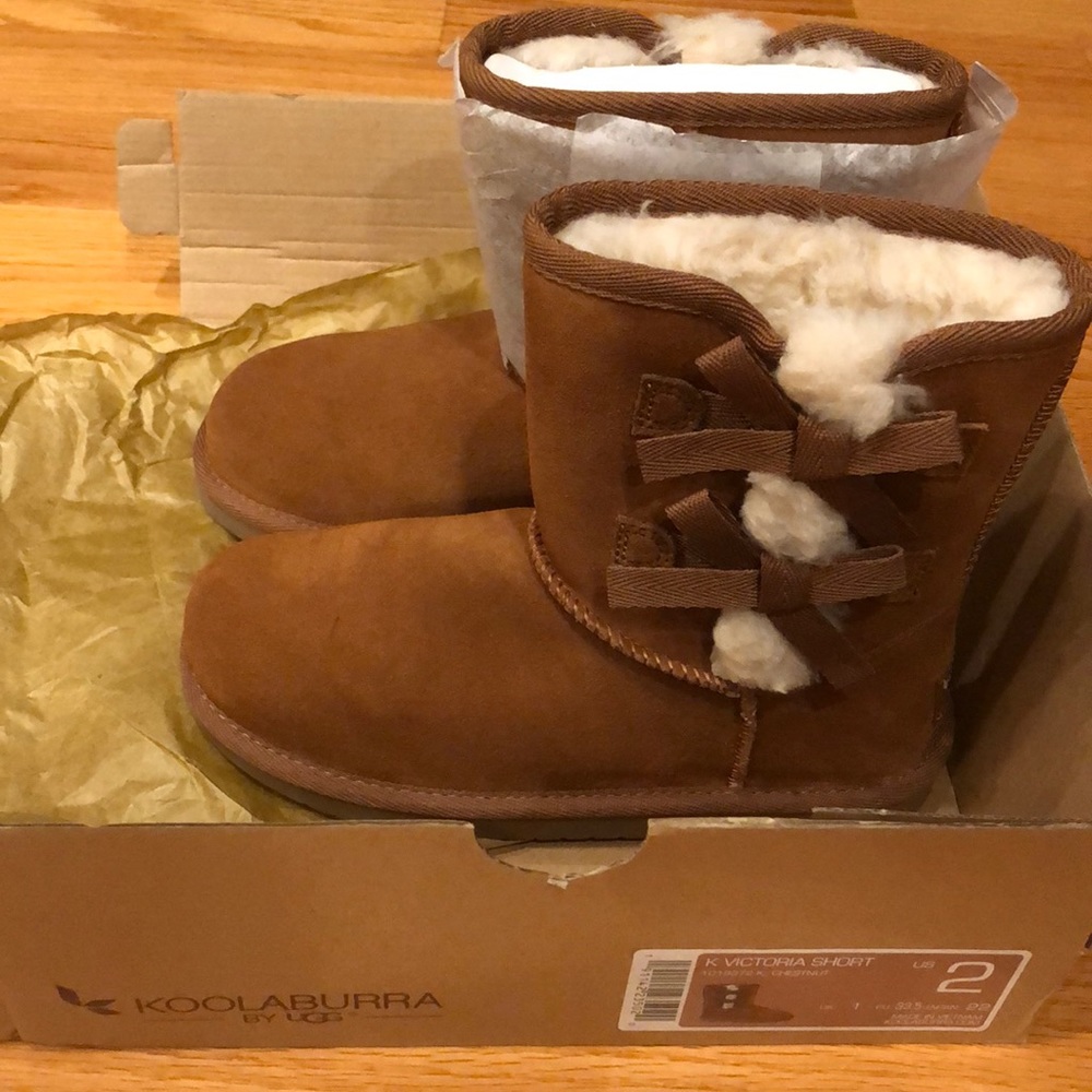 Kookaburra by UGG size 2 boots, K Victoria Short